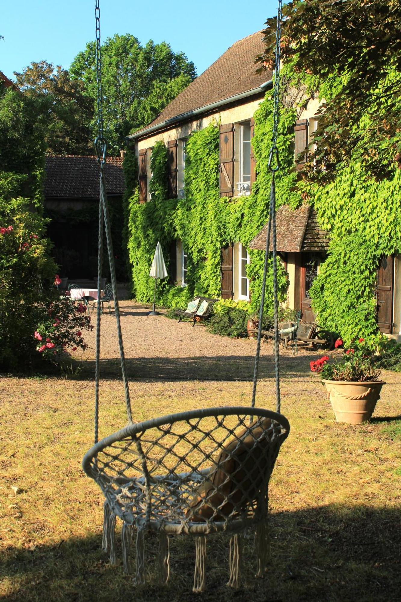 Les Charmes Hotell Jugy Exteriör bild